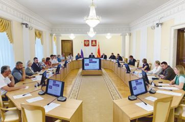 состоялось заседание областной трехсторонней комиссии по регулированию социально-трудовых отношений - фото - 1